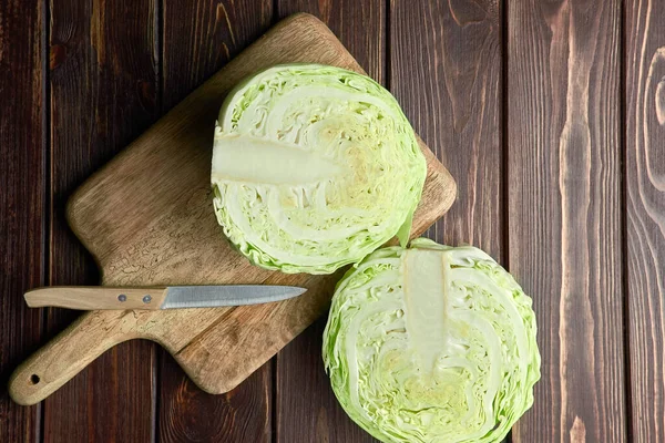 Halves Head Fresh White Cabbage Knife Wooden Cutting Board Dark — Stock Photo, Image