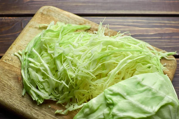 Chopped Fresh Green Cabbage Wooden Board Healthy Vegan Salad — Stock Photo, Image