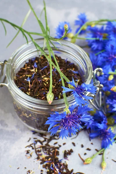 Feuilles Thé Noir Mélange Base Plantes Avec Pétales Bleuet Séchés — Photo