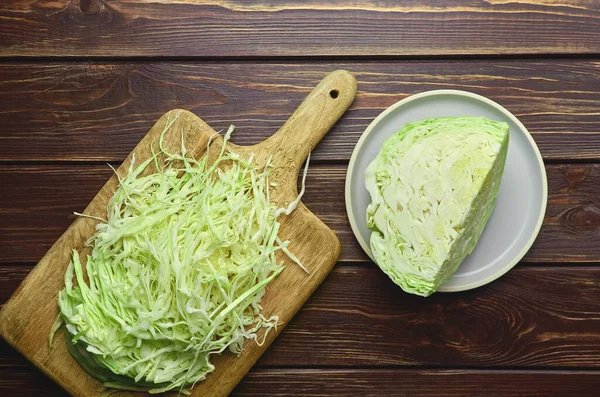 Conceito Dieta Parte Uma Cabeça Repolho Uma Chapa Salada Repolho — Fotografia de Stock