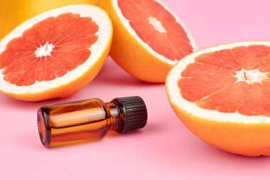 Taze greyfurt dilimli turunçgil yağı. Aromaterapi.