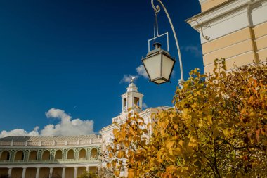 Mimari ve peyzaj Pavlovsk, Leningrad bölgesinde parkta.