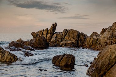 Dalgalar duvar kağıdı, kum, plaj, su, denize indirmek sallamak, okyanus, doğa. Phuket, Tayland.