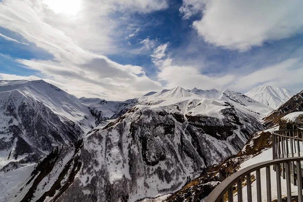 Vedere Munților Sub Zăpadă Puntea Observație Drumul Militar Georgian Georgia — Fotografie, imagine de stoc