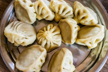 Khinkali, ne zaman? Gürcü mutfağının ulusal lezzetli yemek. Bu hamur ve et dolum oluşur.