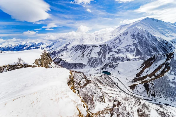 Berge Georgien Mit Schneebedeckten Gipfeln Wunderschöne Berggipfel — kostenloses Stockfoto