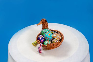 Arka plan olarak Dekoratif Paskalya yumurtaları. Metin için yer. Paskalya için Yumurta.
