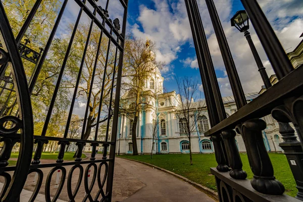 Mosteiro Smolny Voskresensky Smolny Está Localizado Praça Rastrelli Nas Margens — Fotografia de Stock