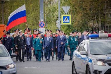 8 Mayıs 2019 tarihinde St Petersburg Nevsky ilçesinde festival etkinlikleri, Rusya. Zafer Günü için şenlikli alayı.