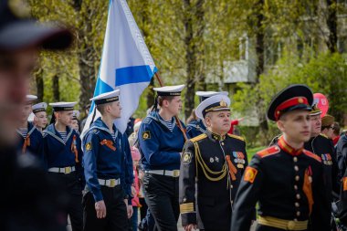 8 Mayıs 2019 tarihinde St Petersburg Nevsky ilçesinde festival etkinlikleri, Rusya. Zafer Günü için şenlikli alayı.