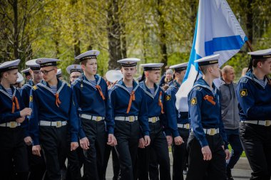 8 Mayıs 2019 tarihinde St Petersburg Nevsky ilçesinde festival etkinlikleri, Rusya. Zafer Günü için şenlikli alayı.