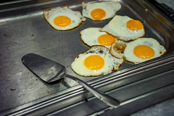 Jajecznicę Dużym Piecu Kawiarni Jajecznica Kilku Jaj — Zdjęcie stockowe