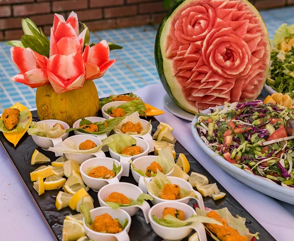 Egy Szép Étel Egy Ünnepi Asztal Gyümölcsök Zöldségek Török Asztal — Stock Fotó