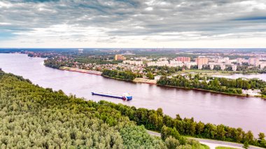 Neva nehri arkasında yeni yerleşim alanı, St Petersburg, Rusya. Quadcopter fotoğraf.