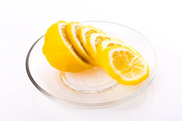 Limone Giallo Lastra Vetro Trasparente Fondo Bianco Limone Tagliato Fette — Foto Stock