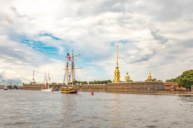 St. Petersburg, Rusya. 13 Temmuz 2019 Baltık yat haftası, Peter ve Paul kalesi yakınında.