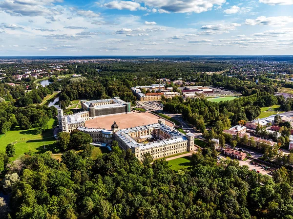 Büyük Gatchina Sarayı, Gatchina şehri, Leningrad bölgesi. Yükseklikten Panorama.