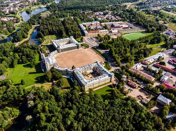 Büyük Gatchina Sarayı, Gatchina şehri, Leningrad bölgesi. Yükseklikten Panorama.