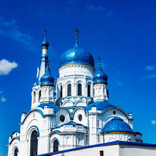 Magnifico Paesaggio Estivo Cattedrale Pokrovsky Gatchina Russia Bel Cielo Con — Foto Stock