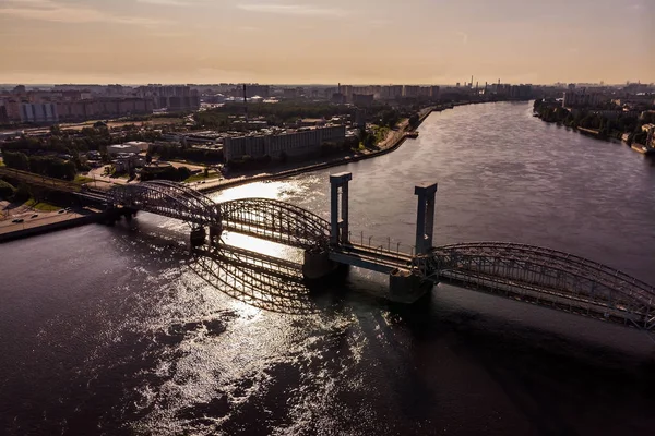 Neva Oktyabrskaya Töltésen Átívelő Vasúti Híd Oroszország Szentpétervár — Stock Fotó