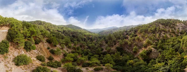 Foto Panoramica Delle Montagne Troodos Cipro Cielo Azzurro Nuvoloso Delizioso — Foto Stock