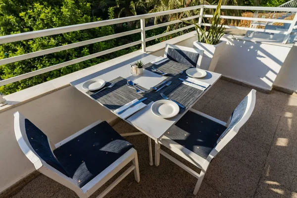 Table Avec Des Plats Pour Dîner Sur Véranda Table Est — Photo