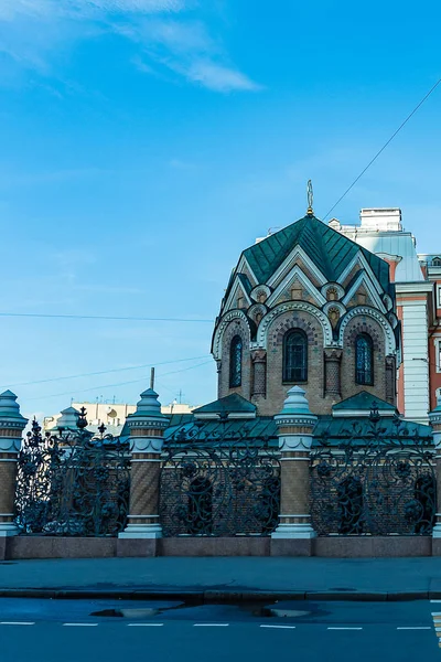 2019年10月23日 俄罗斯圣彼得堡 秋天的城市 城市建筑 金秋艳阳天 — 图库照片
