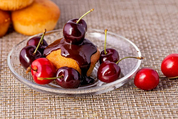 Magdalenas Caseras Con Cerezas Chocolate Postre Clásico Cocinar Postre Casa — Foto de Stock