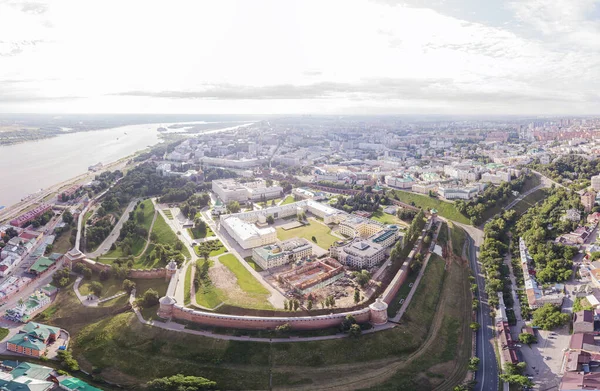 Nizhny Novgorod manzaralı bir panorama. Bir kuadrokopterden görülebiliyor..