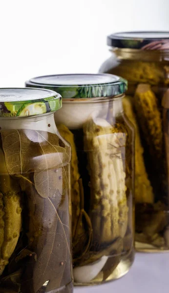 Pickles Dans Bocal Verre Sur Fond Blanc Aliments Conserve Cueillette — Photo