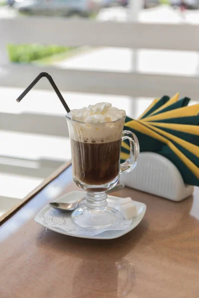 Kopi Cappuccino Yang Lezat Dan Beraroma Disajikan Kafe Dalam Gelas — Stok Foto