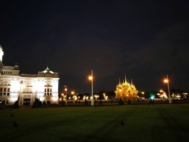 gece Tayland güzel bir Kraliyet Kalesi