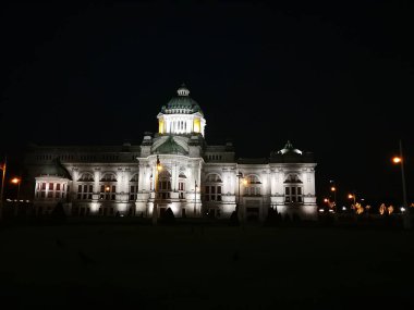 gece Tayland güzel bir Kraliyet Kalesi