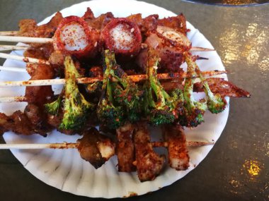 ünlü yemek ve Sichuan biber ile ızgara sebze Xishuangbanna o ünlü sokak gıda Tayland Norths baharat