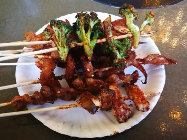 ünlü yemek ve Sichuan biber ile ızgara sebze Xishuangbanna o ünlü sokak gıda Tayland Norths baharat