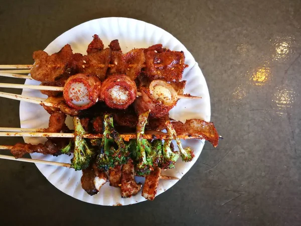 ünlü yemek ve Sichuan biber ile ızgara sebze Xishuangbanna o ünlü sokak gıda Tayland Norths baharat