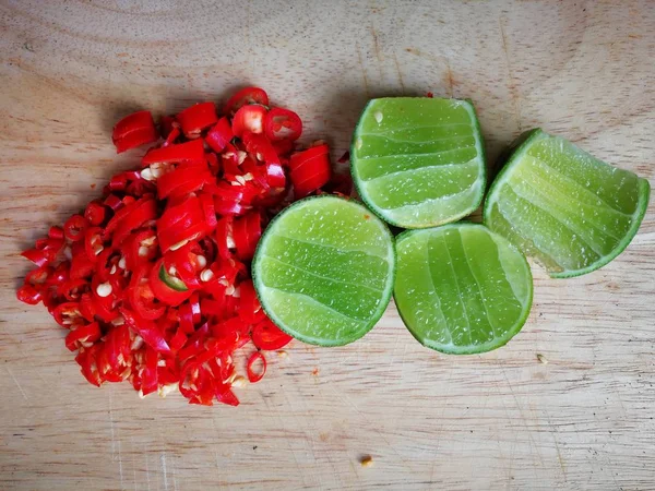 kırmızı biber ve yeşil limon Tayland Gıda favori unsurlarıdır