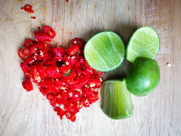 kırmızı biber ve yeşil limon Tayland Gıda favori unsurlarıdır
