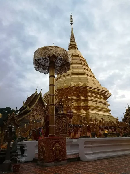 Adoración Estatua Del Pabellón Budista Templo Tailandia Atracciones Históricas — Foto de Stock