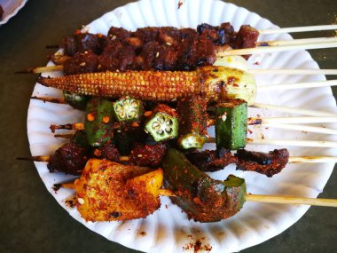 ünlü yemek ve Sichuan biber ile ızgara sebze Xishuangbanna o ünlü sokak gıda Tayland Norths baharat