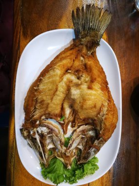 Derin kızarmış balığı balık sosu yıldız Tay gıda ile