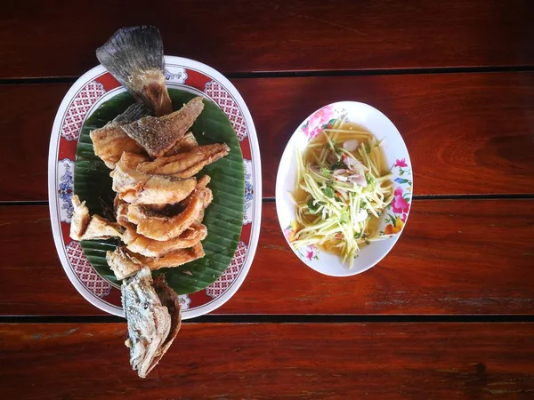 Branzino Fritto Con Salsa Pesce Era Menu Cibo Thailandia — Foto Stock