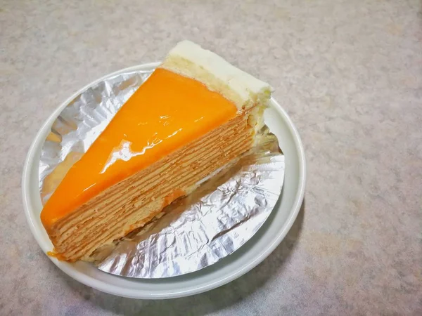 タイのお茶のクレープ ケーキ甘いトップ タイの自家製 Tes ソース タイのデザートのケーキ — ストック写真