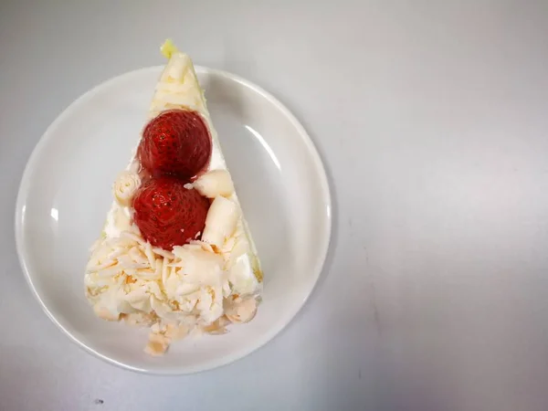ケーキ甘いデザート自家製イチゴ マウス バニラ — ストック写真