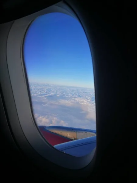 비행기 보기에서 하늘에 — 스톡 사진