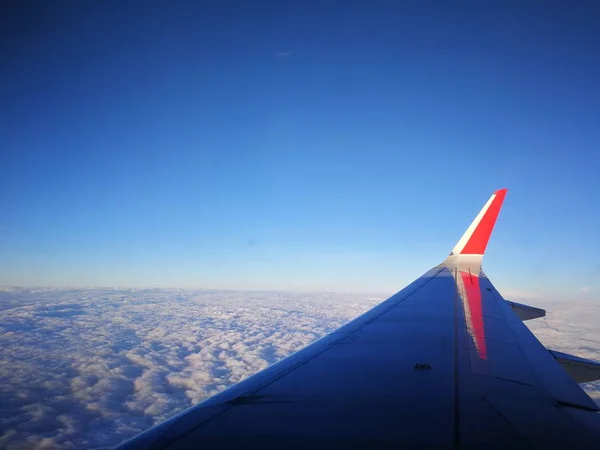 Μια Καταιγίδα Σύννεφο Στον Ουρανό Από Αεροπλάνο Windows Μακρινή Θέα — Φωτογραφία Αρχείου