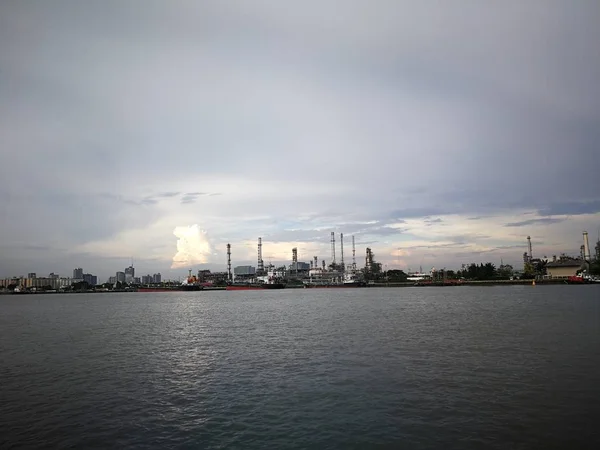 Lokale gemeenschap manier van Thailand mensen leven in de buurt van een rivier — Stockfoto