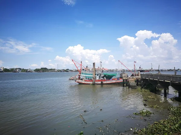 Lokal gemenskap långt av Thailand folkliv nära en flod — Stockfoto