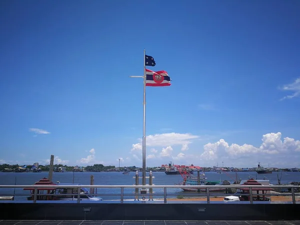 Lokal gemenskap långt av Thailand folkliv nära en flod — Stockfoto