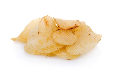 Patates cipsi beyaz arkaplanda izole